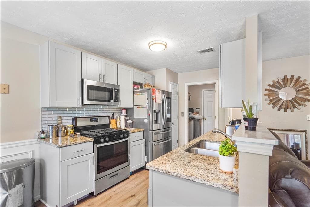 3 bedroom, 3 bathroom, 1,822 sq ft townhouse for sale at 2007 Manhattan Parkway, Decatur, GA 30035 — photo 5