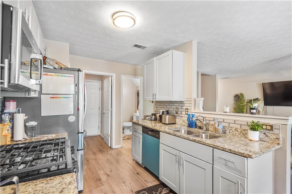 3 bedroom, 3 bathroom, 1,822 sq ft townhouse for sale at 2007 Manhattan Parkway, Decatur, GA 30035 — photo 6