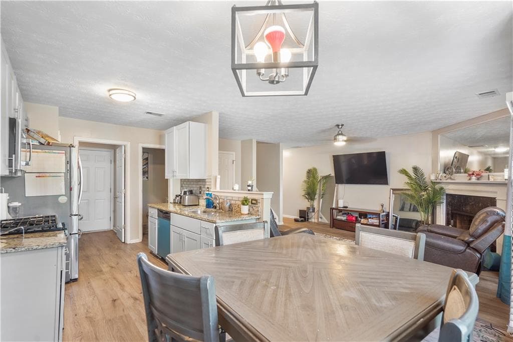 3 bedroom, 3 bathroom, 1,822 sq ft townhouse for sale at 2007 Manhattan Parkway, Decatur, GA 30035 — photo 7