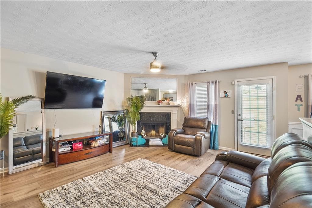 3 bedroom, 3 bathroom, 1,822 sq ft townhouse for sale at 2007 Manhattan Parkway, Decatur, GA 30035 — photo 3
