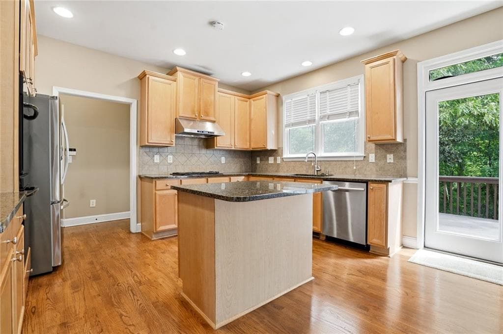 5 bedroom, 5 bathroom, 3,960 sq ft single family residence for sale at 855 Freedom Way, Cumming, GA 30040 — photo 5