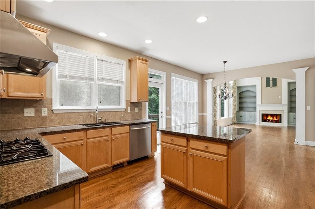 5 bedroom, 5 bathroom, 3,960 sq ft single family residence for sale at 855 Freedom Way, Cumming, GA 30040 — photo 6