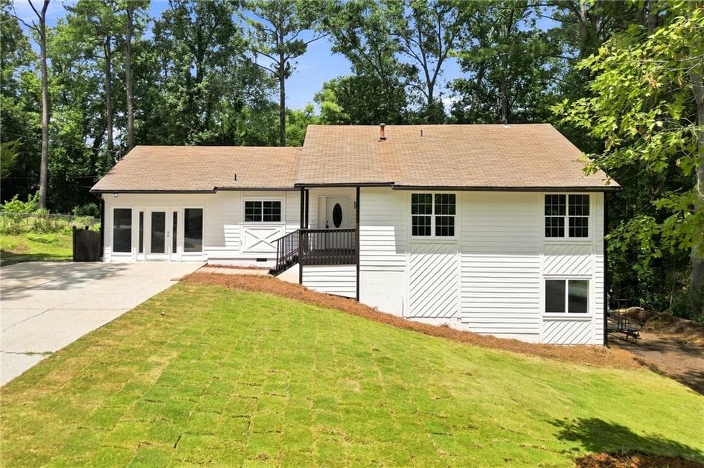 5 bedroom, 2 bathroom, 1,640 sq ft single family residence for sale at 1445 Diplomat Drive, Riverdale, GA 30296 — photo 1 of 54