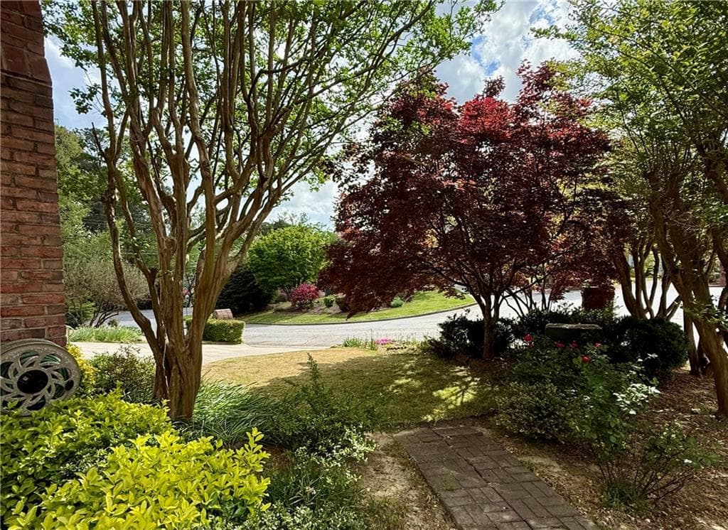 4 bedroom, 5 bathroom, 2,527 sq ft single family residence for sale at 2965 Evans Oaks Court, Atlanta, GA 30340 — photo 2