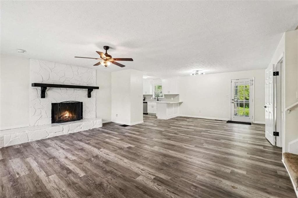 4 bedroom, 3 bathroom, 2,335 sq ft single family residence for sale at 6 Bittersweet Lane, Newnan, GA 30263 — photo 6