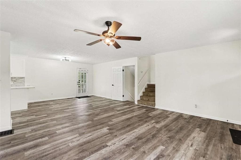 4 bedroom, 3 bathroom, 2,335 sq ft single family residence for sale at 6 Bittersweet Lane, Newnan, GA 30263 — photo 8