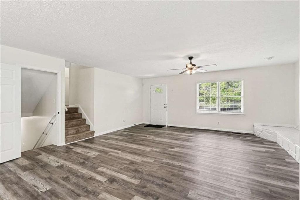 4 bedroom, 3 bathroom, 2,335 sq ft single family residence for sale at 6 Bittersweet Lane, Newnan, GA 30263 — photo 9