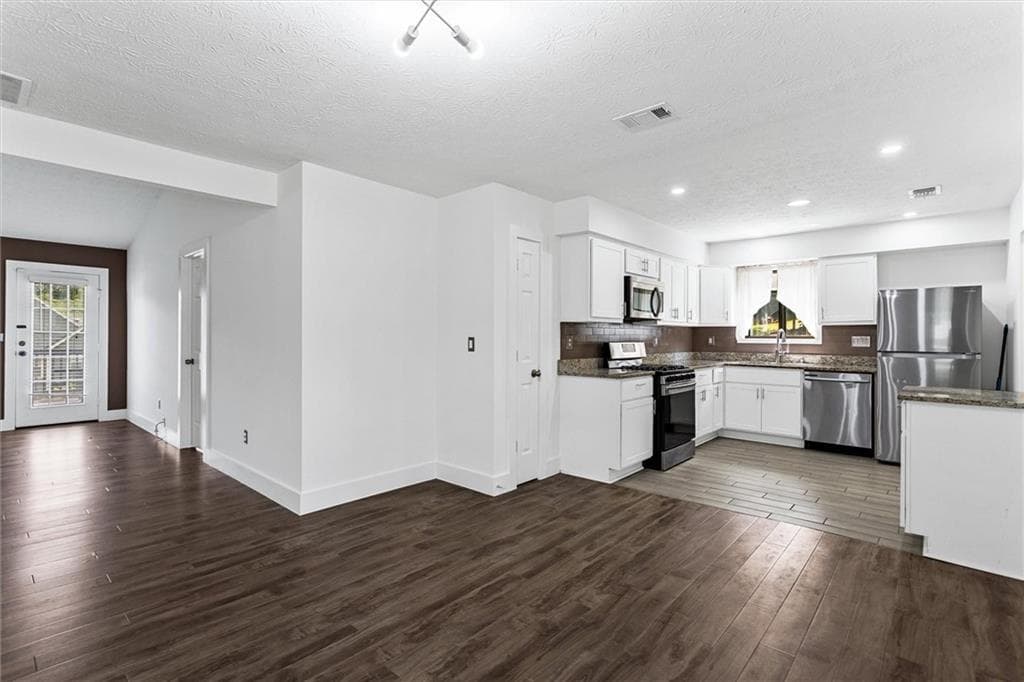 3 bedroom, 2 bathroom, 1,279 sq ft single family residence for rent at 140 Grayland Creek Drive, Lawrenceville, GA 30046 for $2,100 a month — photo 5
