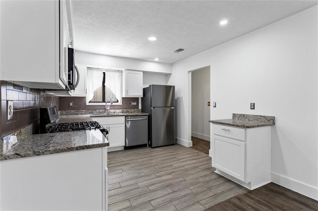 3 bedroom, 2 bathroom, 1,279 sq ft single family residence for rent at 140 Grayland Creek Drive, Lawrenceville, GA 30046 for $2,100 a month — photo 9
