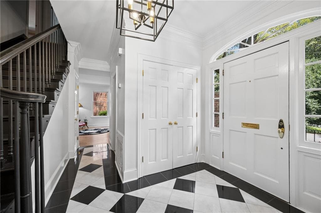 3 bedroom, 3 bathroom, 2,175 sq ft townhouse under contract at 19 Lullwater Place 19, Atlanta, GA 30307 — photo 3
