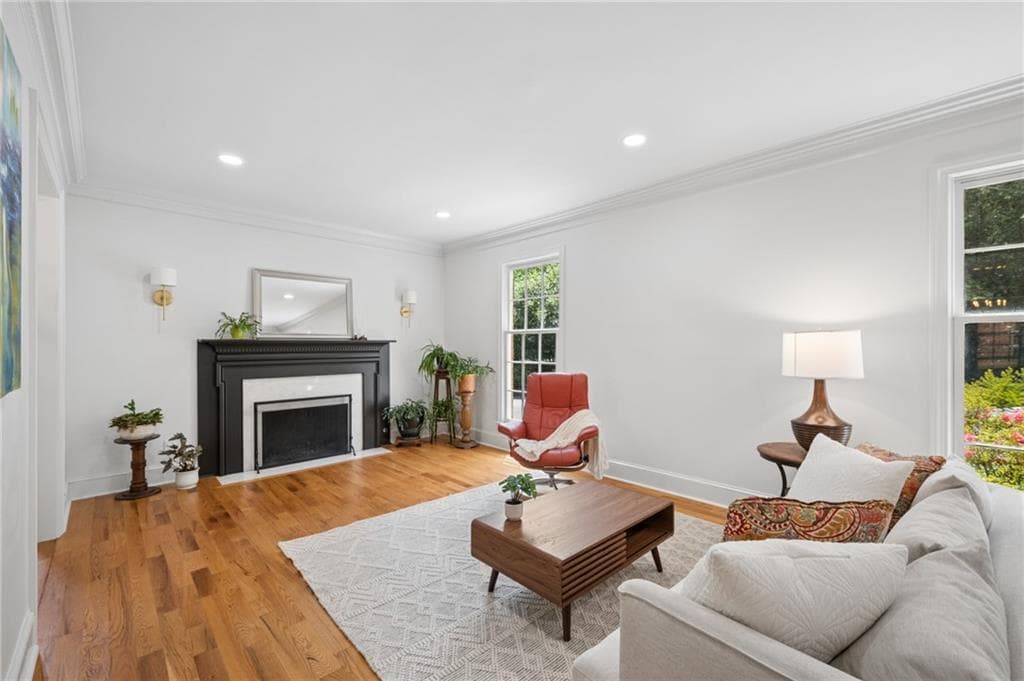 3 bedroom, 3 bathroom, 2,175 sq ft townhouse under contract at 19 Lullwater Place 19, Atlanta, GA 30307 — photo 7