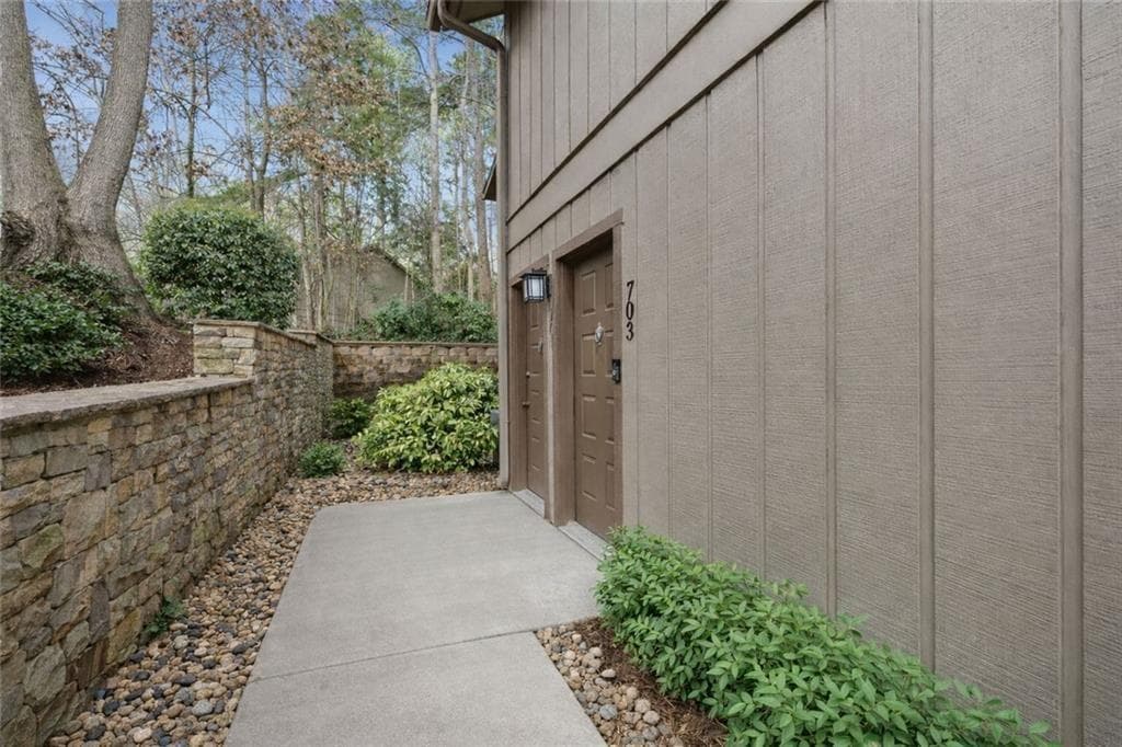 1 bedroom, 1 bathroom, 752 sq ft condominium for sale at 703 Cumberland Court, Smyrna, GA 30080
