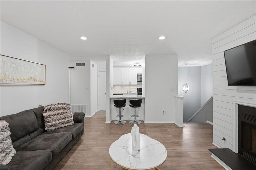 1 bedroom, 1 bathroom, 752 sq ft condominium for sale at 703 Cumberland Court, Smyrna, GA 30080 — photo 4