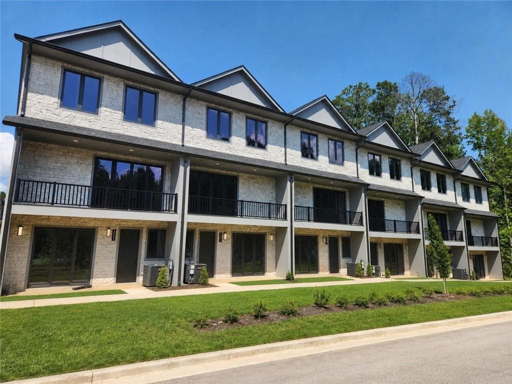 3 bedroom, 4 bathroom, 2,441 sq ft townhouse for sale at 3561 Chelsea Falls Way, Suwanee, GA 30024 — photo 3