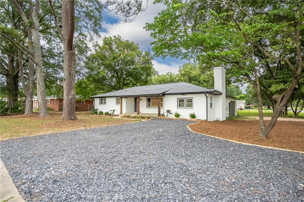3 bedroom, 2 bathroom, 1,881 sq ft single family residence under contract at 604 Mission Road, Cartersville, GA 30120