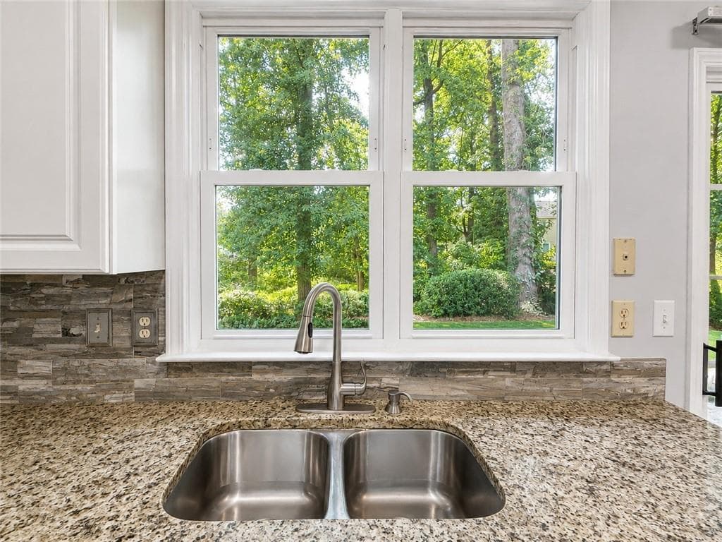 3 bedroom, 3 bathroom, 1,998 sq ft single family residence for rent at 535 Arncliffe Court, Johns Creek, GA 30005 for $2,700 a month — photo 6