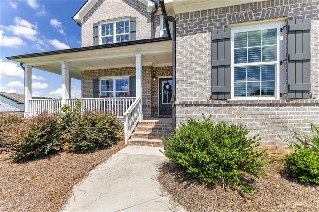 5 bedroom, 4 bathroom, 2,528 sq ft single family residence for sale at 2504 Creekside Crossing, Monroe, GA 30656 — photo 3