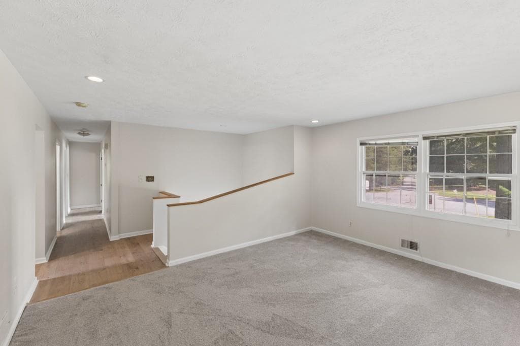3 bedroom, 3 bathroom, 1,904 sq ft single family residence under contract at 6342 Bell Haven Lane, Riverdale, GA 30296 — photo 6