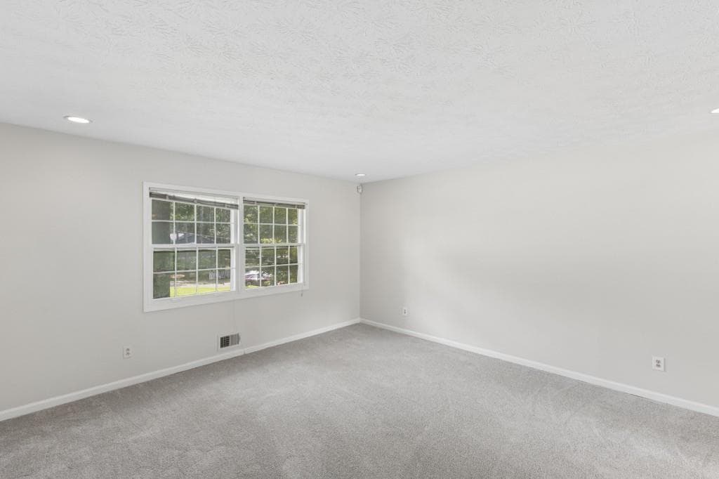 3 bedroom, 3 bathroom, 1,904 sq ft single family residence under contract at 6342 Bell Haven Lane, Riverdale, GA 30296 — photo 8