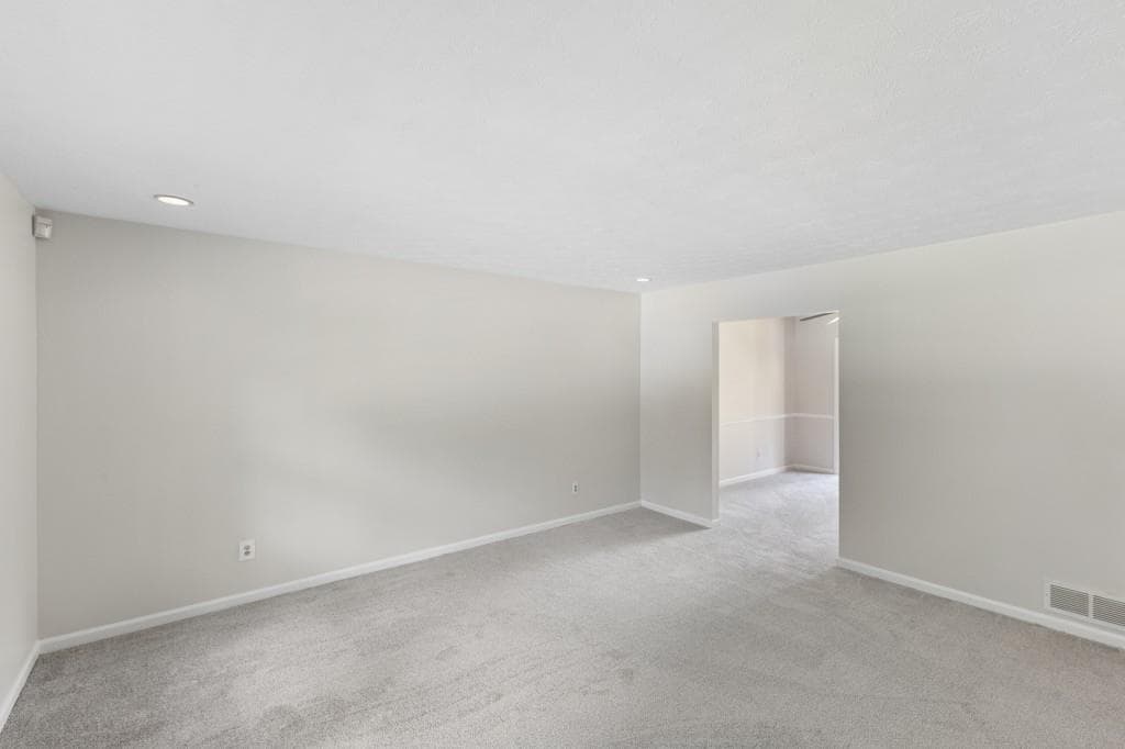 3 bedroom, 3 bathroom, 1,904 sq ft single family residence under contract at 6342 Bell Haven Lane, Riverdale, GA 30296 — photo 9