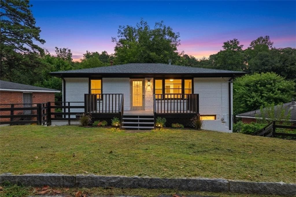 4 bedroom, 3 bathroom, 1,980 sq ft single family residence for sale at 111 Victor Circle, Atlanta, GA 30314 — photo 2