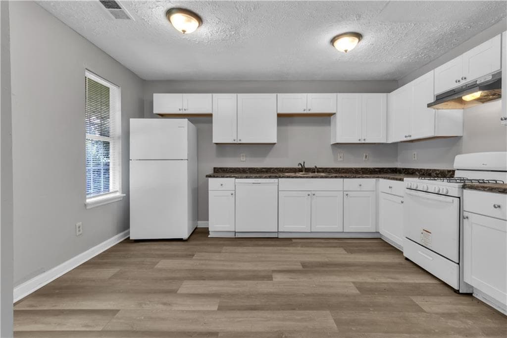 4 bedroom, 4 bathroom, 1,408 sq ft townhouse for sale at 3559 Ashley Station Drive, Marietta, GA 30008 — photo 3