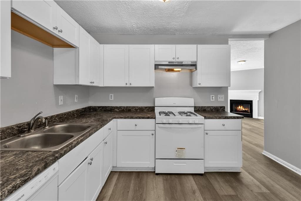 4 bedroom, 4 bathroom, 1,408 sq ft townhouse for sale at 3559 Ashley Station Drive, Marietta, GA 30008 — photo 4