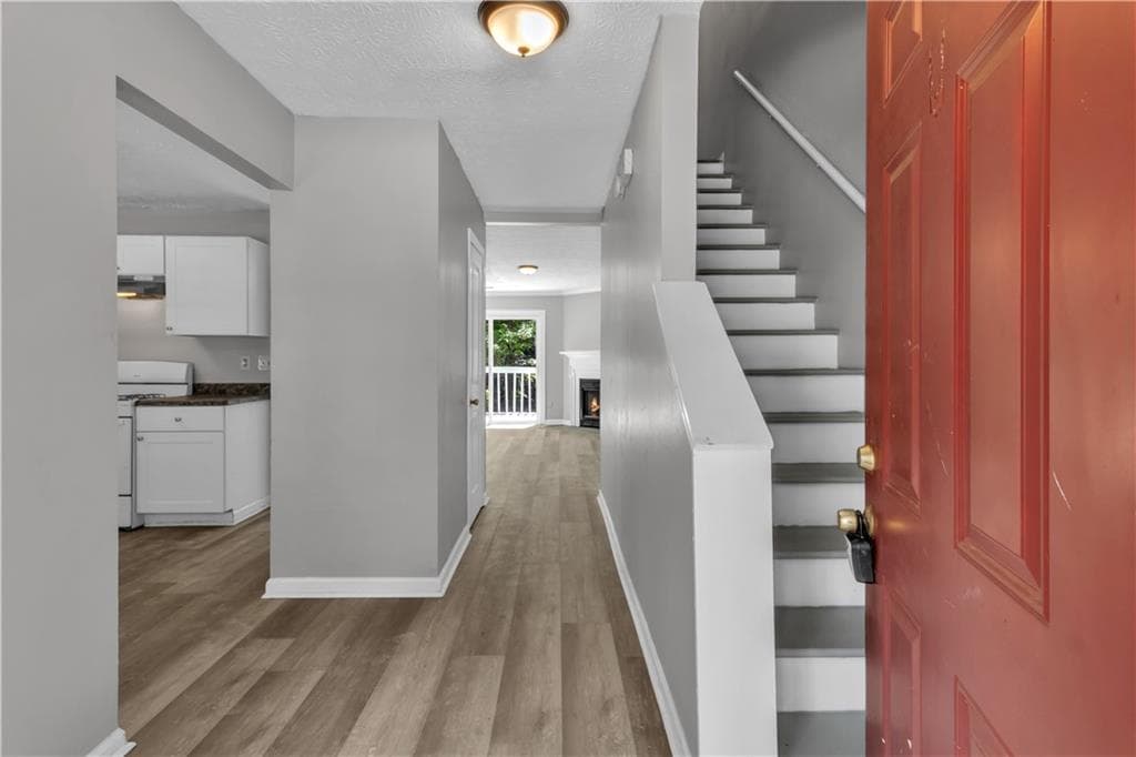 4 bedroom, 4 bathroom, 1,408 sq ft townhouse for sale at 3559 Ashley Station Drive, Marietta, GA 30008 — photo 2