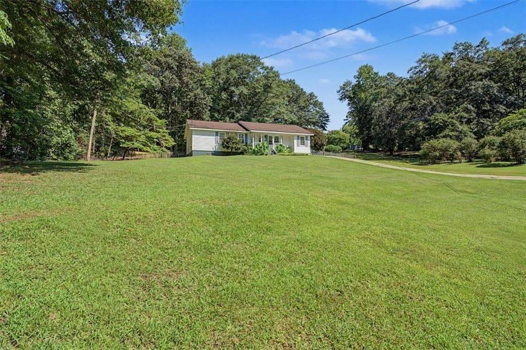 3 bedroom, 1 bathroom, 1,364 sq ft single family residence for sale at 32 Watkins Road, Newnan, GA 30263 — photo 3