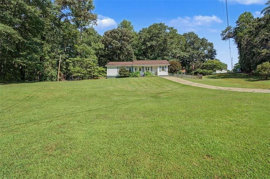 3 bedroom, 1 bathroom, 1,364 sq ft single family residence for sale at 32 Watkins Road, Newnan, GA 30263 — photo 4