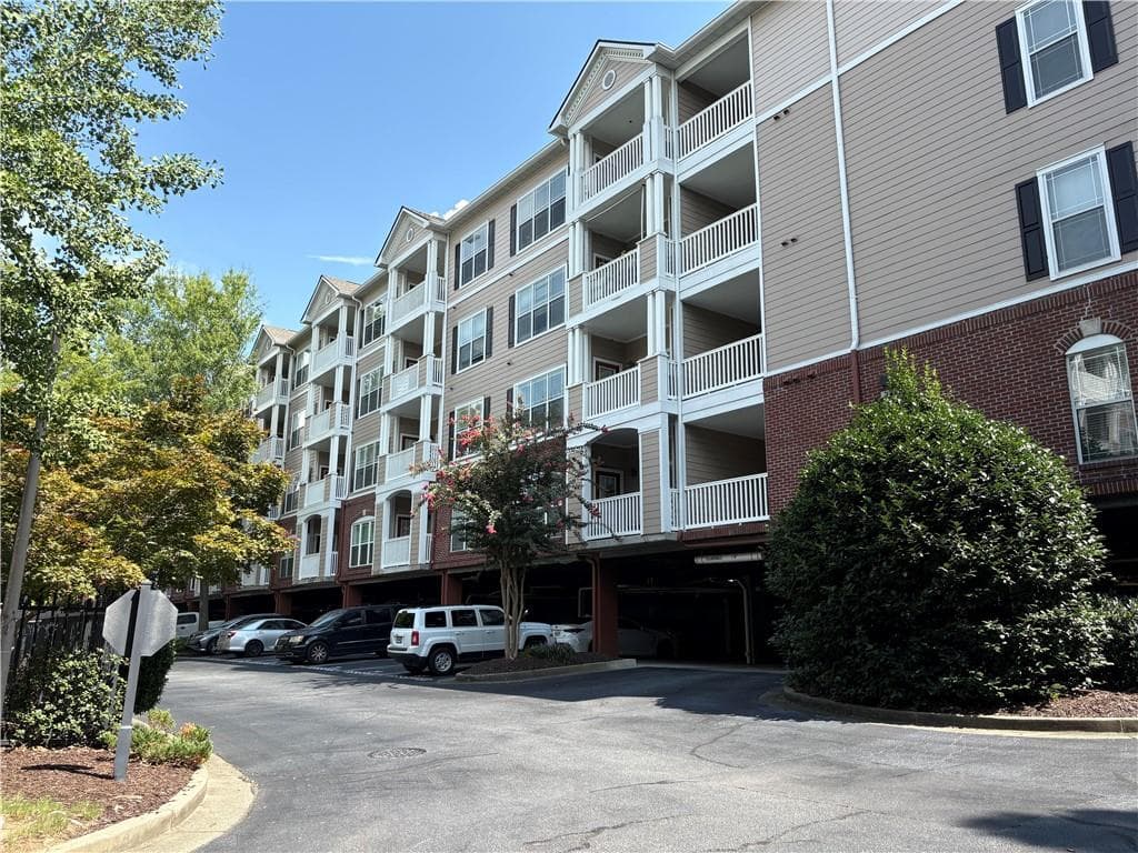 2 bedroom, 2 bathroom, 1,072 sq ft condominium for sale at 4333 Dunwoody Park 1405, Dunwoody, GA 30338 — photo 2