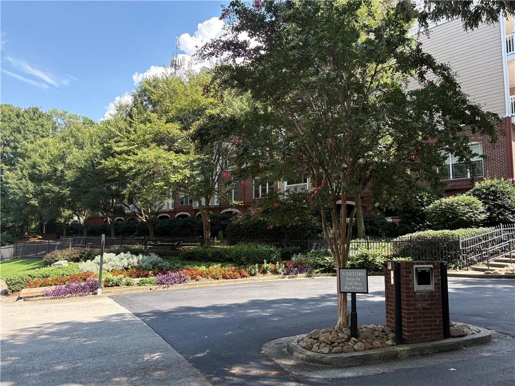 2 bedroom, 2 bathroom, 1,072 sq ft condominium for sale at 4333 Dunwoody Park 1405, Dunwoody, GA 30338 — photo 4