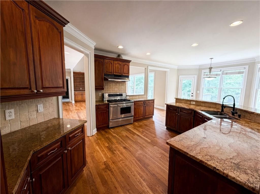 6 bedroom, 6 bathroom, 6,500 sq ft single family residence for sale at 4710 Roswell Road, Marietta, GA 30062 — photo 3