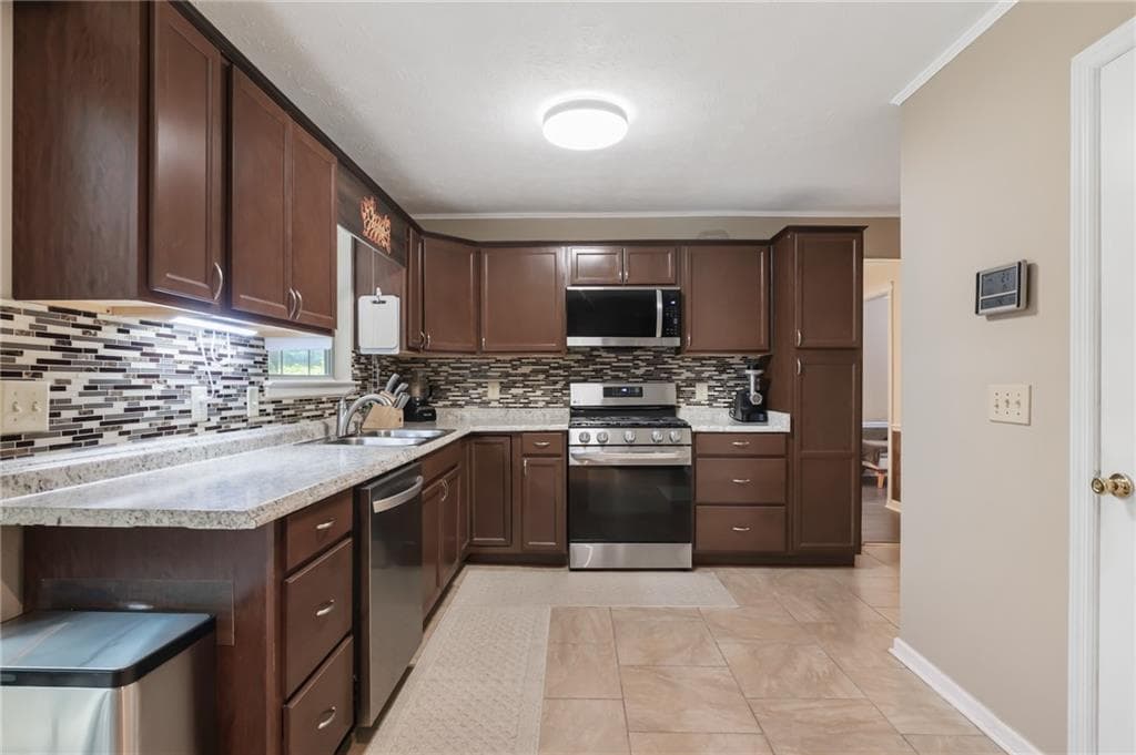 3 bedroom, 3 bathroom, 1,748 sq ft single family residence for sale at 1711 Bertram Lane, Marietta, GA 30008 — photo 10