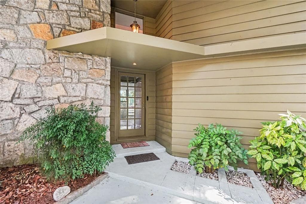 4 bedroom, 3 bathroom, 2,482 sq ft single family residence under contract at 2016 Lake Sorrento Drive, Conyers, GA 30012 — photo 2