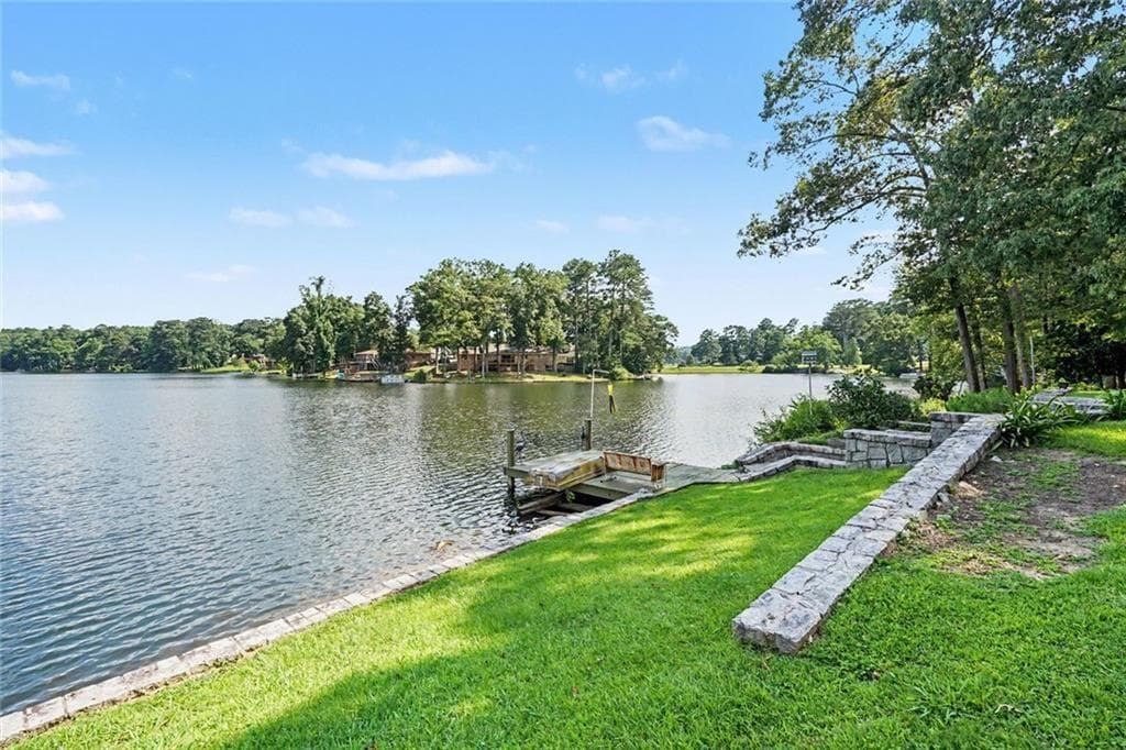 4 bedroom, 3 bathroom, 2,482 sq ft single family residence under contract at 2016 Lake Sorrento Drive, Conyers, GA 30012 — photo 3