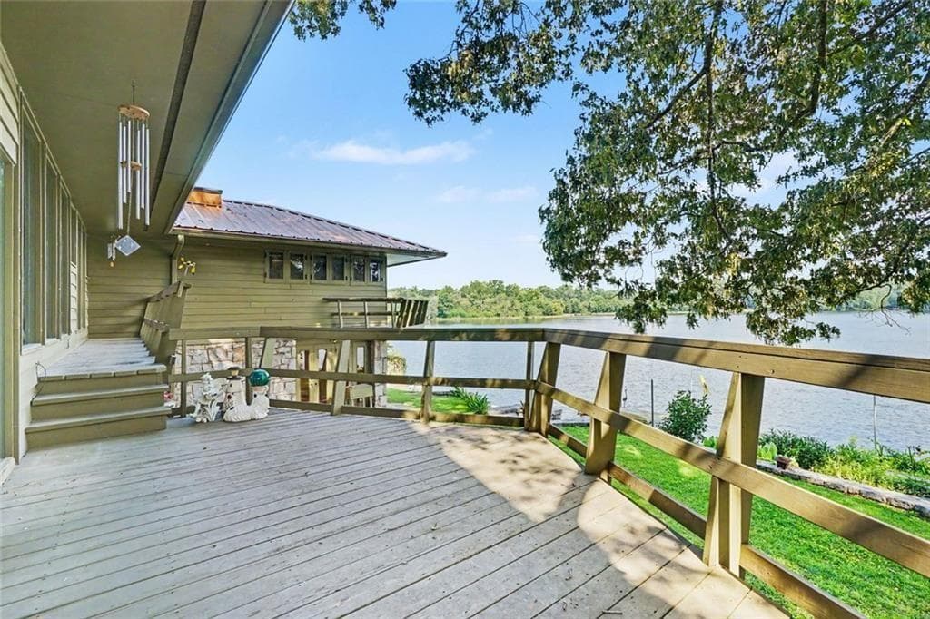 4 bedroom, 3 bathroom, 2,482 sq ft single family residence under contract at 2016 Lake Sorrento Drive, Conyers, GA 30012 — photo 4
