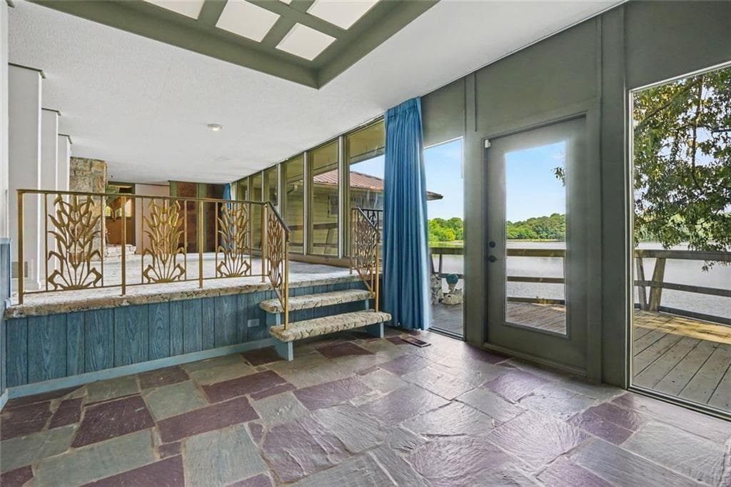 4 bedroom, 3 bathroom, 2,482 sq ft single family residence under contract at 2016 Lake Sorrento Drive, Conyers, GA 30012 — photo 6