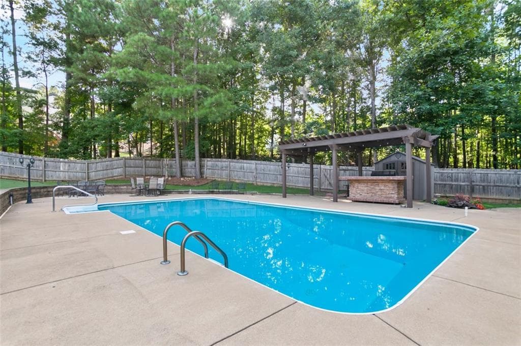 6 bedroom, 4 bathroom, 4,707 sq ft single family residence for sale at 307 Tall Pines Court, Canton, GA 30114 — photo 4