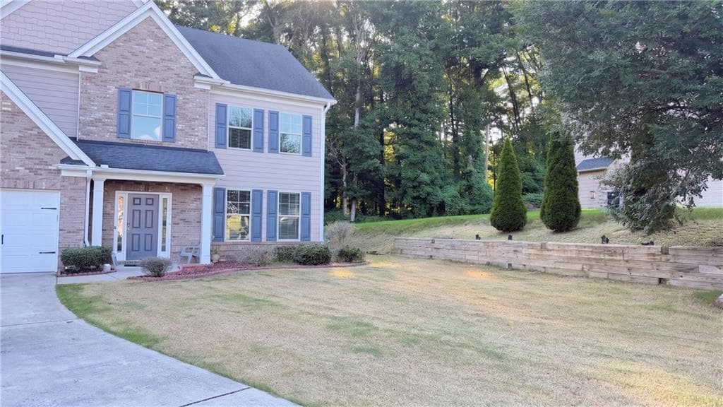 5 bedroom, 3 bathroom, 2,695 sq ft single family residence under contract at 2305 Paces Estates Drive, Lithia Springs, GA 30122 — photo 2