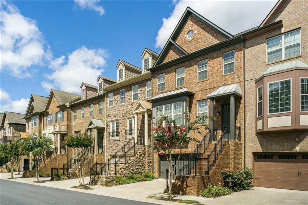 5 bedroom, 5 bathroom, 2,800 sq ft townhouse for rent at 9034 Woodland Trail, Alpharetta, GA 30009 for $4,500 a month — photo 2