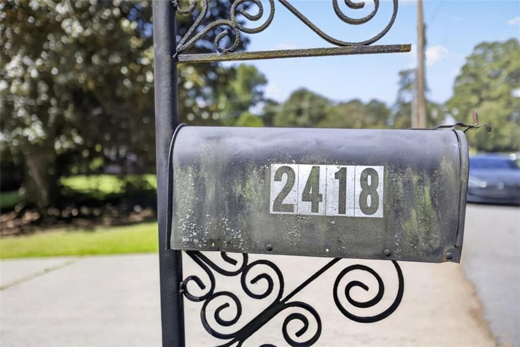 3 bedroom, 2 bathroom, 1,616 sq ft single family residence for sale at 2418 Meadow Lark Drive, East Point, GA 30344 — photo 4