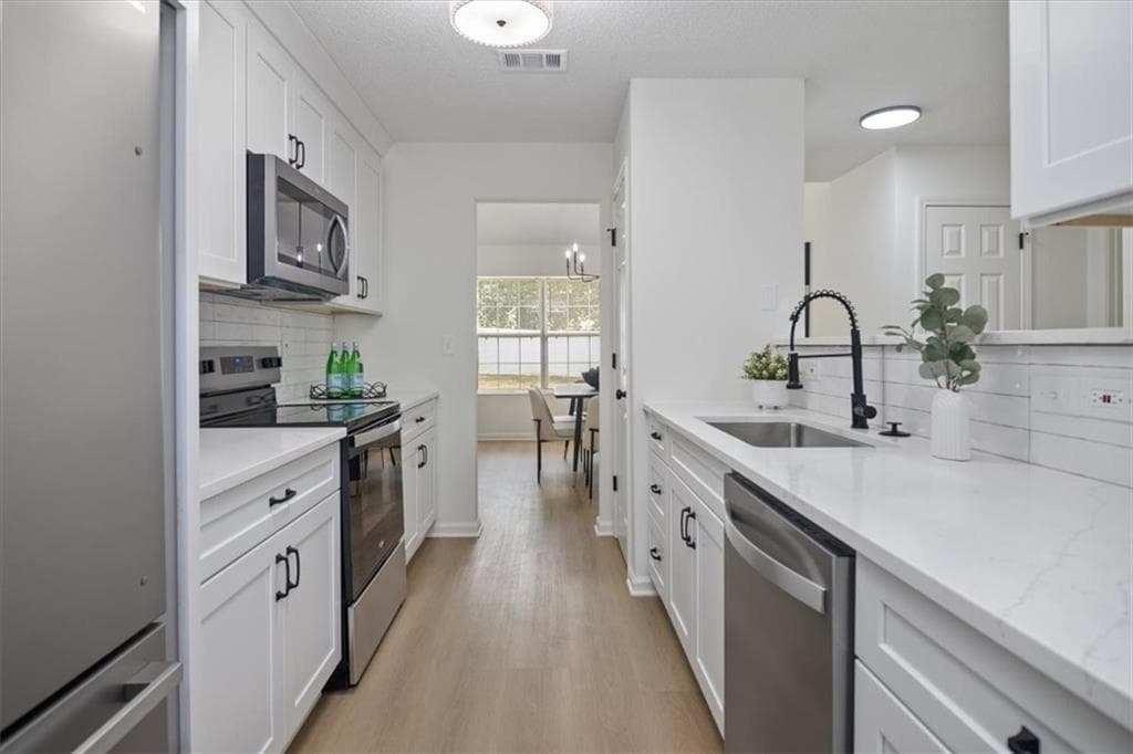 3 bedroom, 3 bathroom, 1,394 sq ft single family residence for rent at 4033 Ravenwood Court, Union City, GA 30291 for $2,250 a month — photo 9