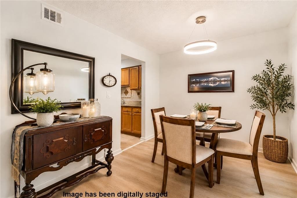 2 bedroom, 2 bathroom, 980 sq ft condominium for sale at 3160 Seven Pines Court 110, Atlanta, GA 30339 — photo 3