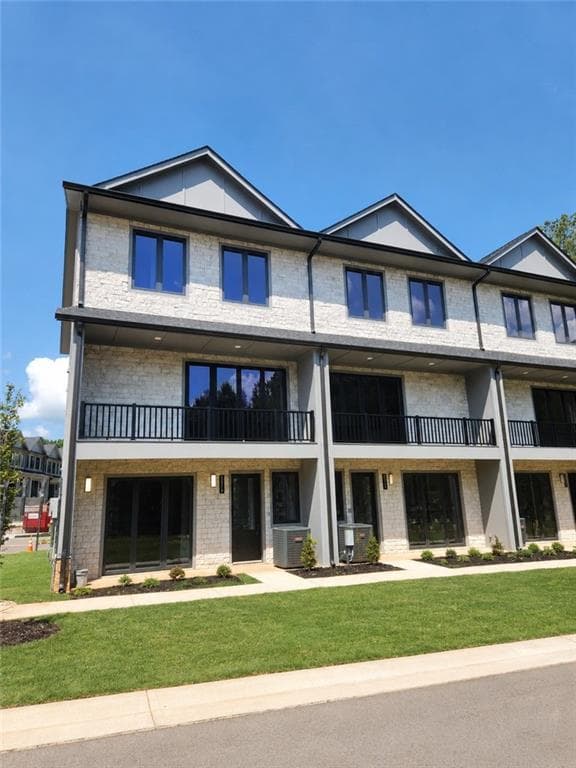 3 bedroom, 4 bathroom, 2,441 sq ft townhouse for sale at 3567 Chelsea Falls Way, Suwanee, GA 30024 — photo 3