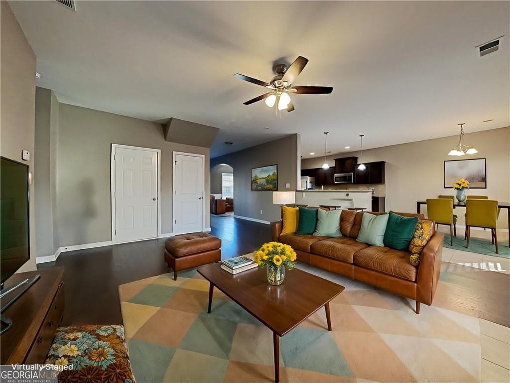 5 bedroom, 3 bathroom, 2,722 sq ft single family residence for sale at 337 Cliffhaven Circle, Newnan, GA 30263 — photo 4