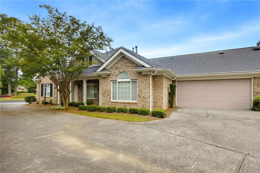 3 bedroom, 2 bathroom, 1,911 sq ft condominium for sale at 4704 Rose Arbor Drive 8, Acworth, GA 30101 — photo 2