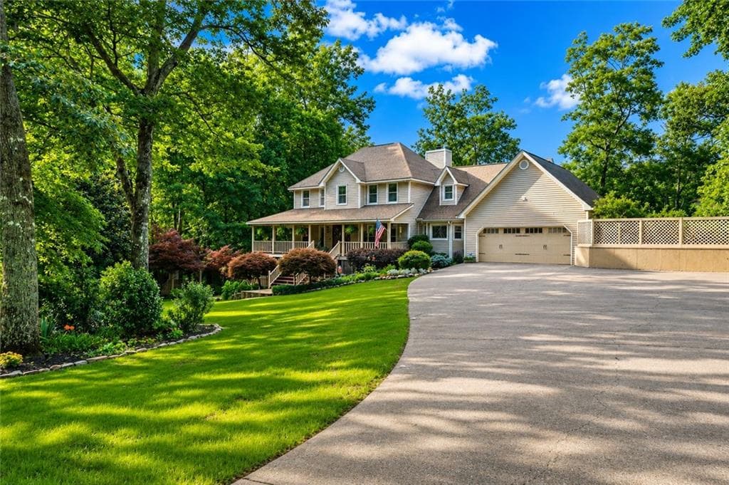 5 bedroom, 5 bathroom, 4,916 sq ft single family residence for sale at 31 Fawn Lake Trail, White, GA 30184 — photo 2
