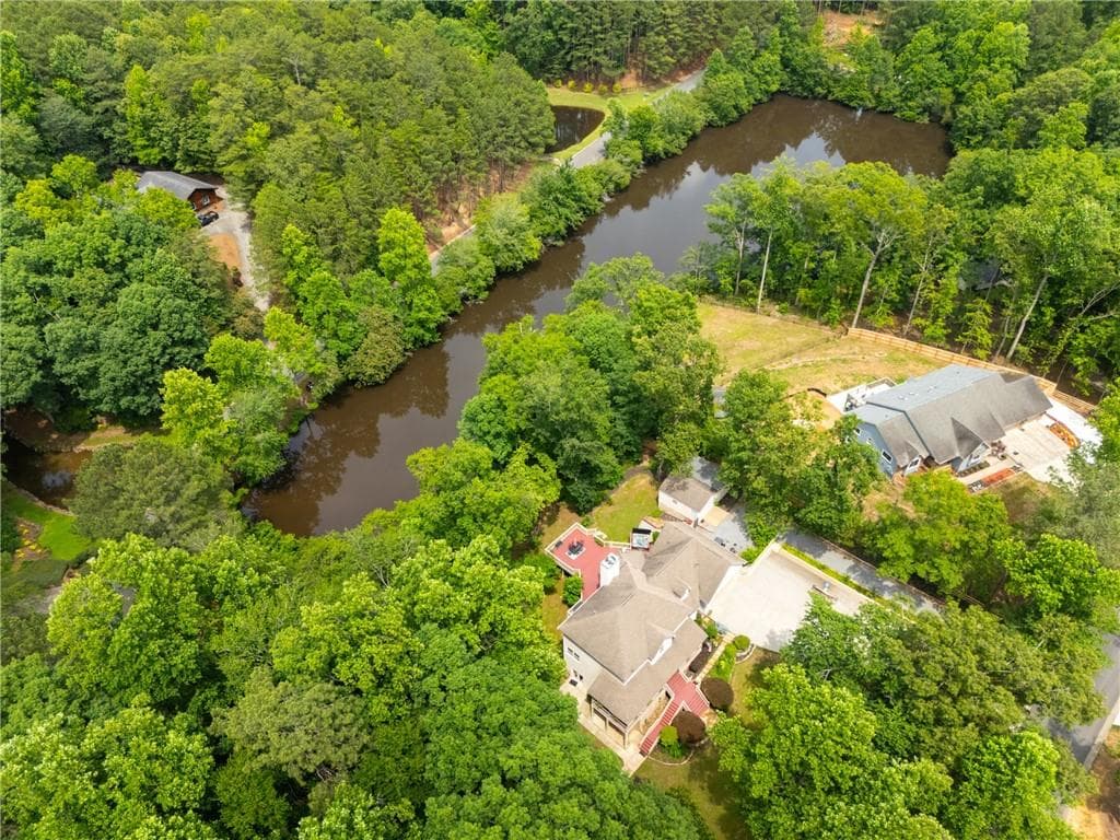 5 bedroom, 5 bathroom, 4,916 sq ft single family residence for sale at 31 Fawn Lake Trail, White, GA 30184 — photo 3