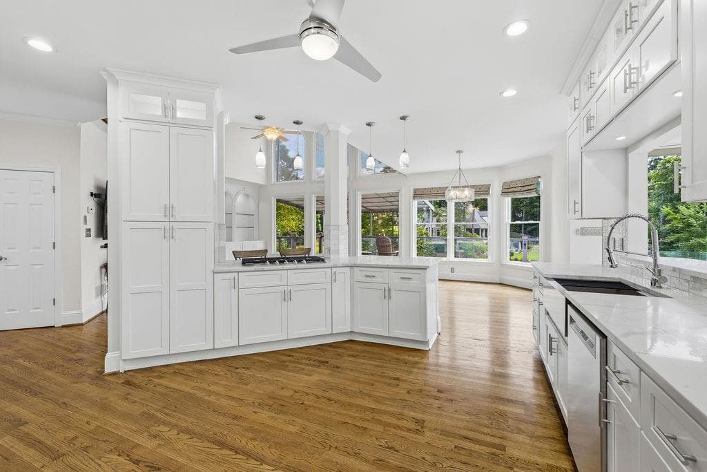 5 bedroom, 5 bathroom, 4,628 sq ft single family residence for sale at 5343 Lake View Club, Dunwoody, GA 30338 — photo 7